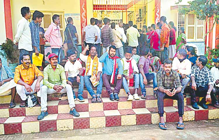 విద్యార్థినుల జుత్తు కత్తిరింపుపై విచారణ Inquiry into hair cutting of — free download